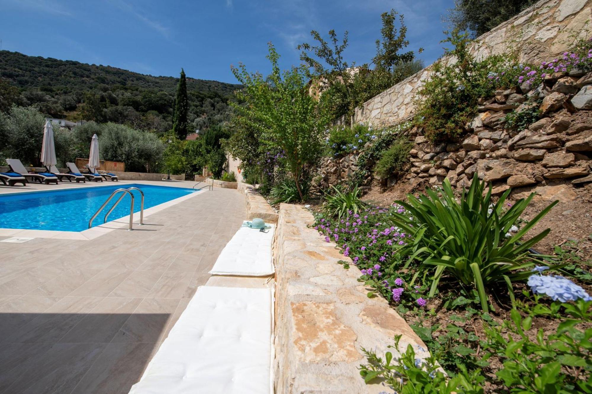 Serenity River Villa Palaiochora Exterior photo